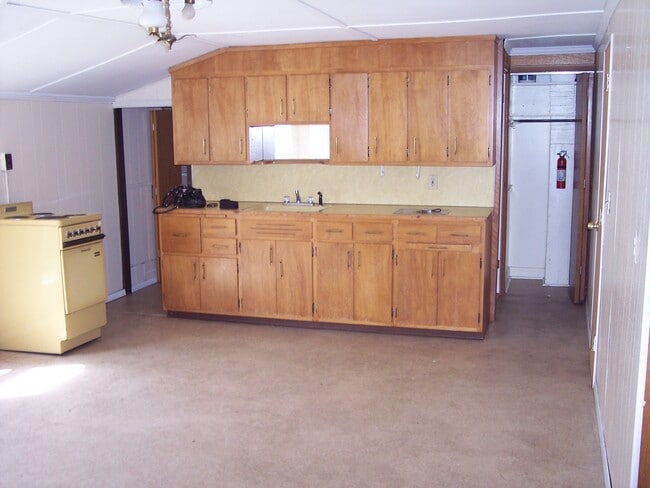 Building Photo - 179 Valley St