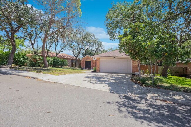Foto del edificio - Updated 3 Bed / 2 Bath One-Story Home in San Antonio – Glen Wood Subdivision