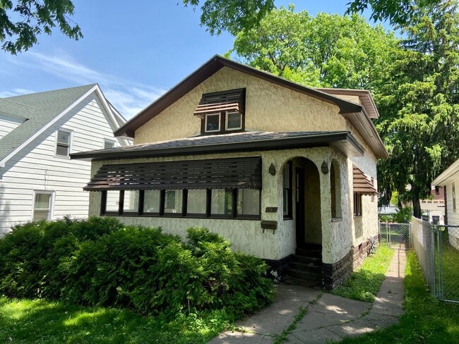 Building Photo - 780 Hillview Ave