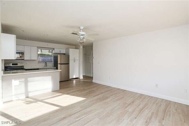 Building Photo - 520 97th Ave N