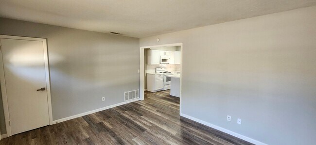 Building Photo - 3 bedroom home in North Columbus