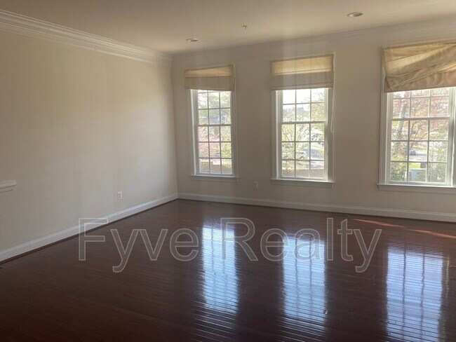 Foto del edificio - 2098 Hutchison Grove Ct