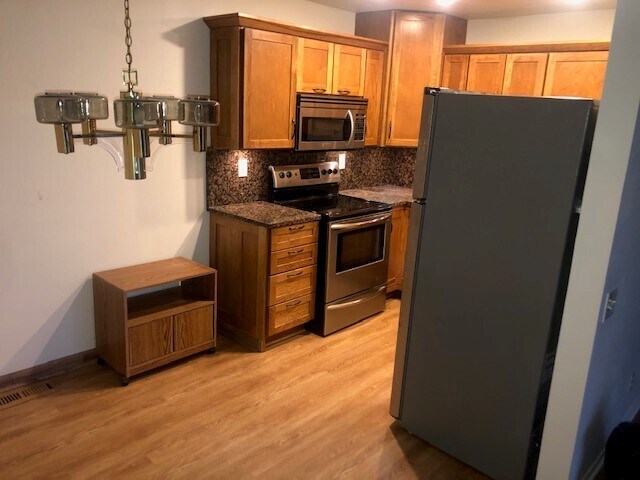 Kitchen - 10421 Briarbend Dr