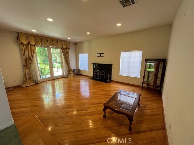 Foto del edificio - 4751 Haskell Ave