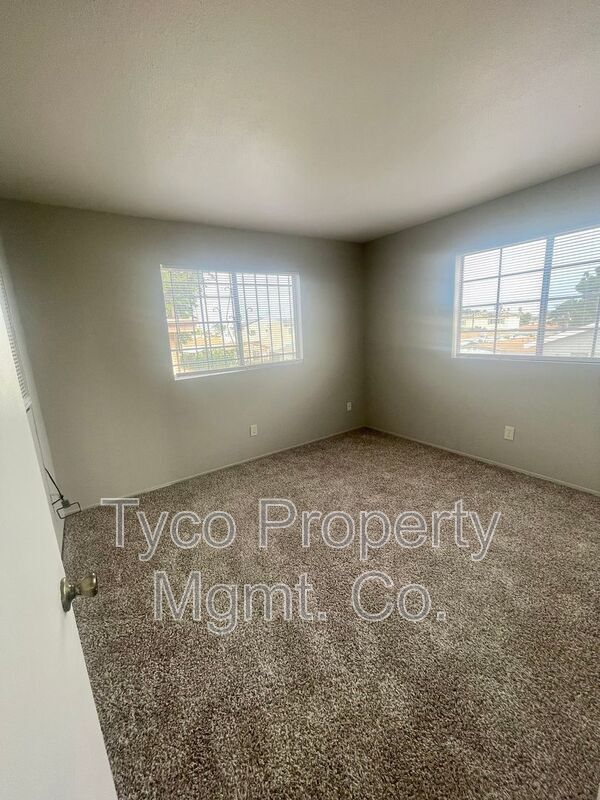 Building Photo - 588 8th St