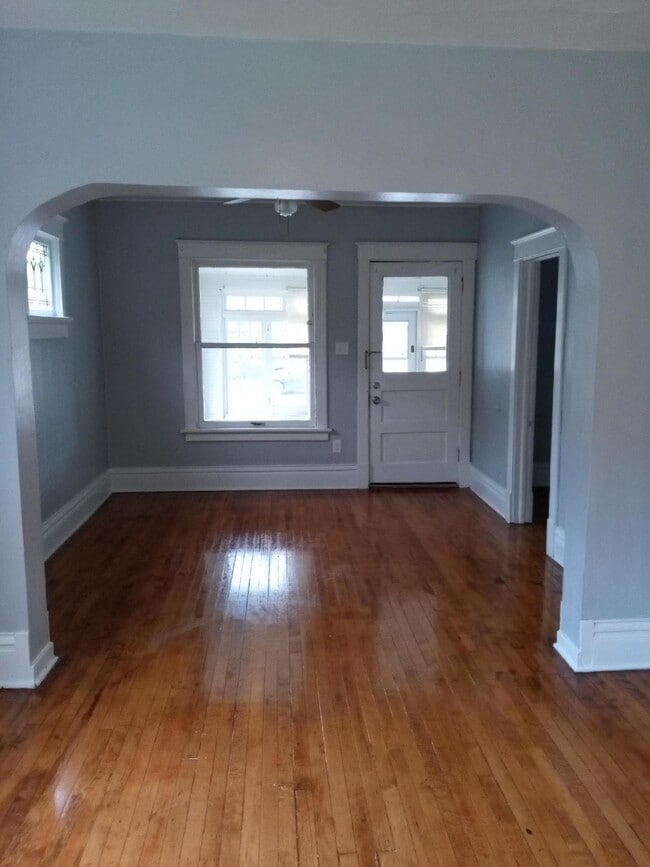 Building Photo - 1732 S 76th St