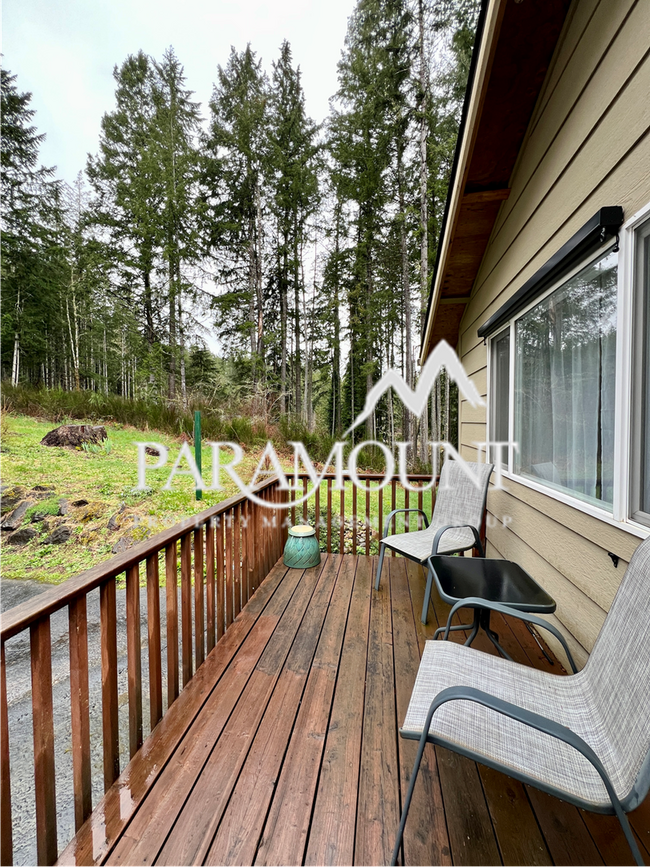 Building Photo - Charming Belfair Duplex Surrounded by Natu...