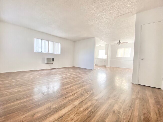 Foto del edificio - 6929 Whitsett Ave