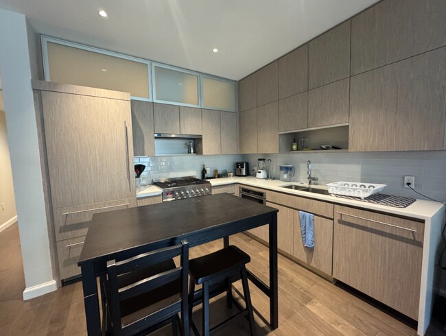 Foto del edificio - 43 Westland Ave