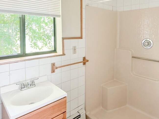 Foto del edificio - Charming 1br Townhome In Quite Country Set...