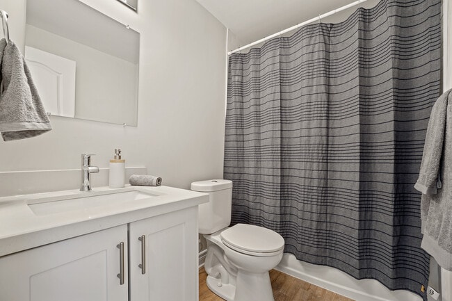 Building Photo - 150 Hughson St