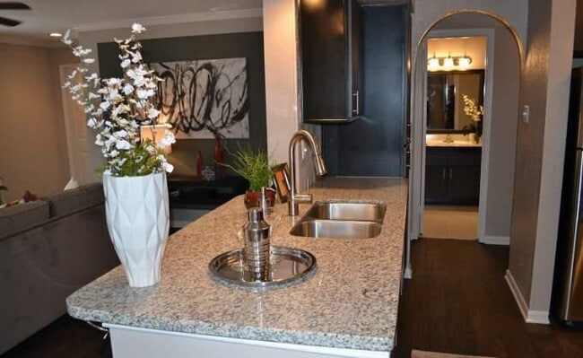 Building Photo - 2 bedroom in Houston TX 77054