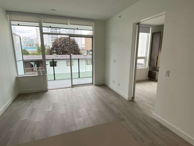 Photo du bâtiment - 6463 Silver Ave