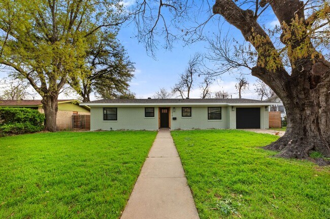 Foto del edificio - 1215 Cloverleaf Drive, Austin 78723