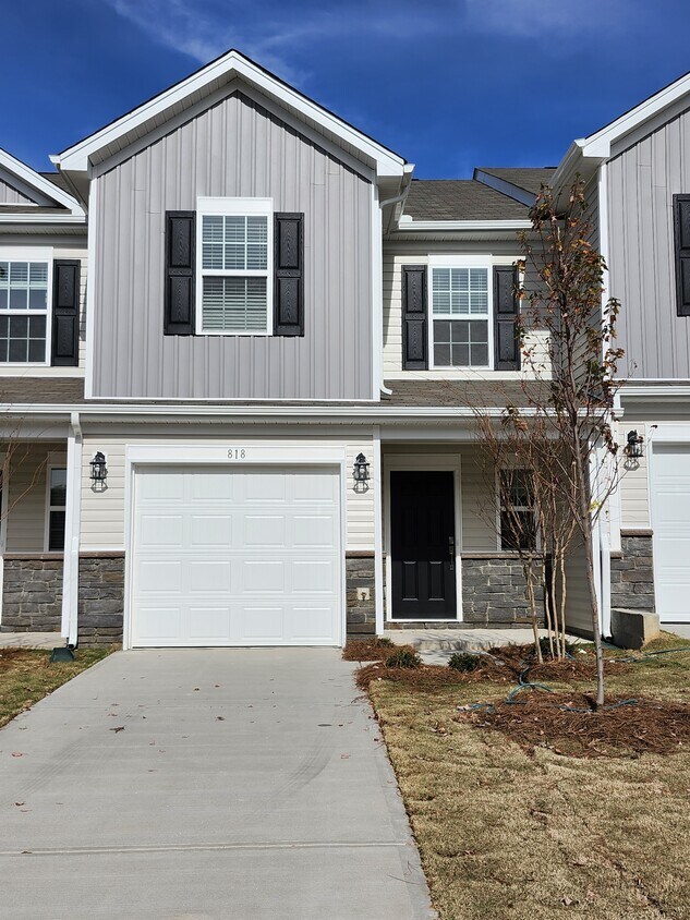 Foto principal - 818 Powder Br Dr