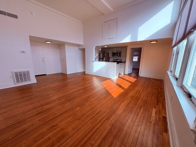 Foto del edificio - 1 E King St E