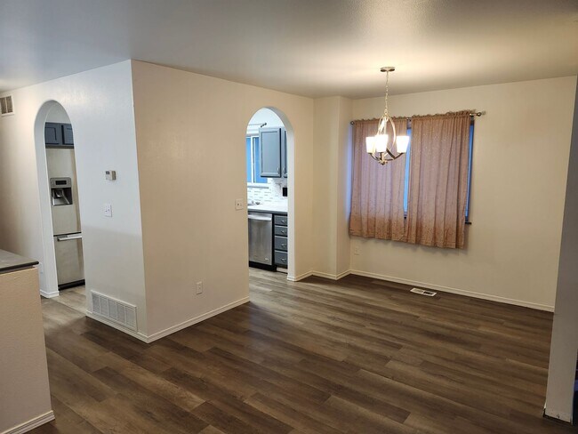 Building Photo - 3 Bed 2 Bath house near JBER/UMED