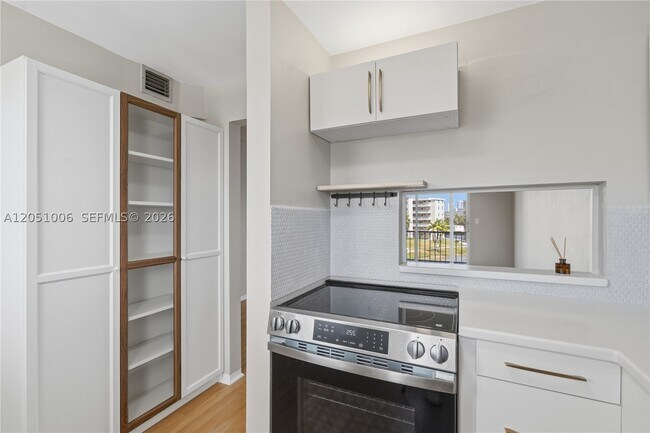 Foto del edificio - 2851 Leonard Dr