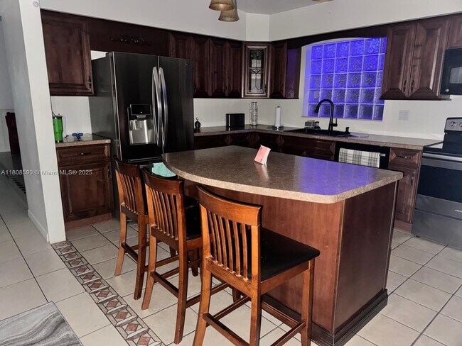 Foto del edificio - 7101 SW 12th St