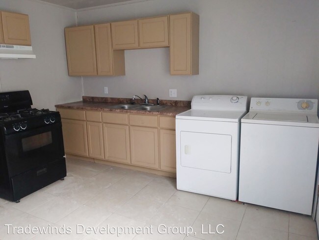 Building Photo - 4 br, 1 bath House - 144 Court Street