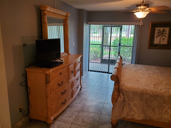 Building Photo - 2800 Cove Cay Dr
