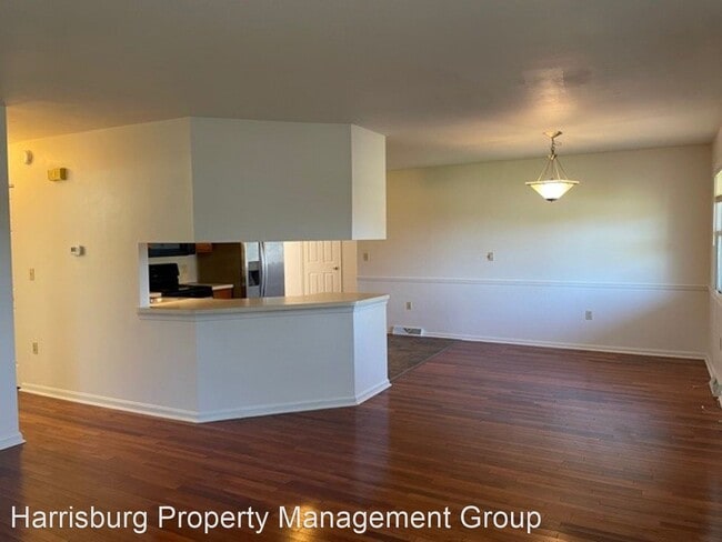 Building Photo - 2 br, 1.5 bath House - 1390 Woodridge Dr
