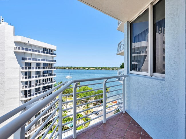 Building Photo - 1551 N Flagler Dr