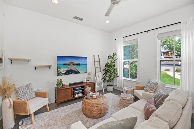 Foto del edificio - 3206 Garden Villa Ln