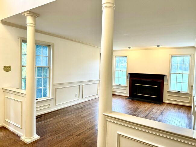 Building Photo - 319 Shetland Dr