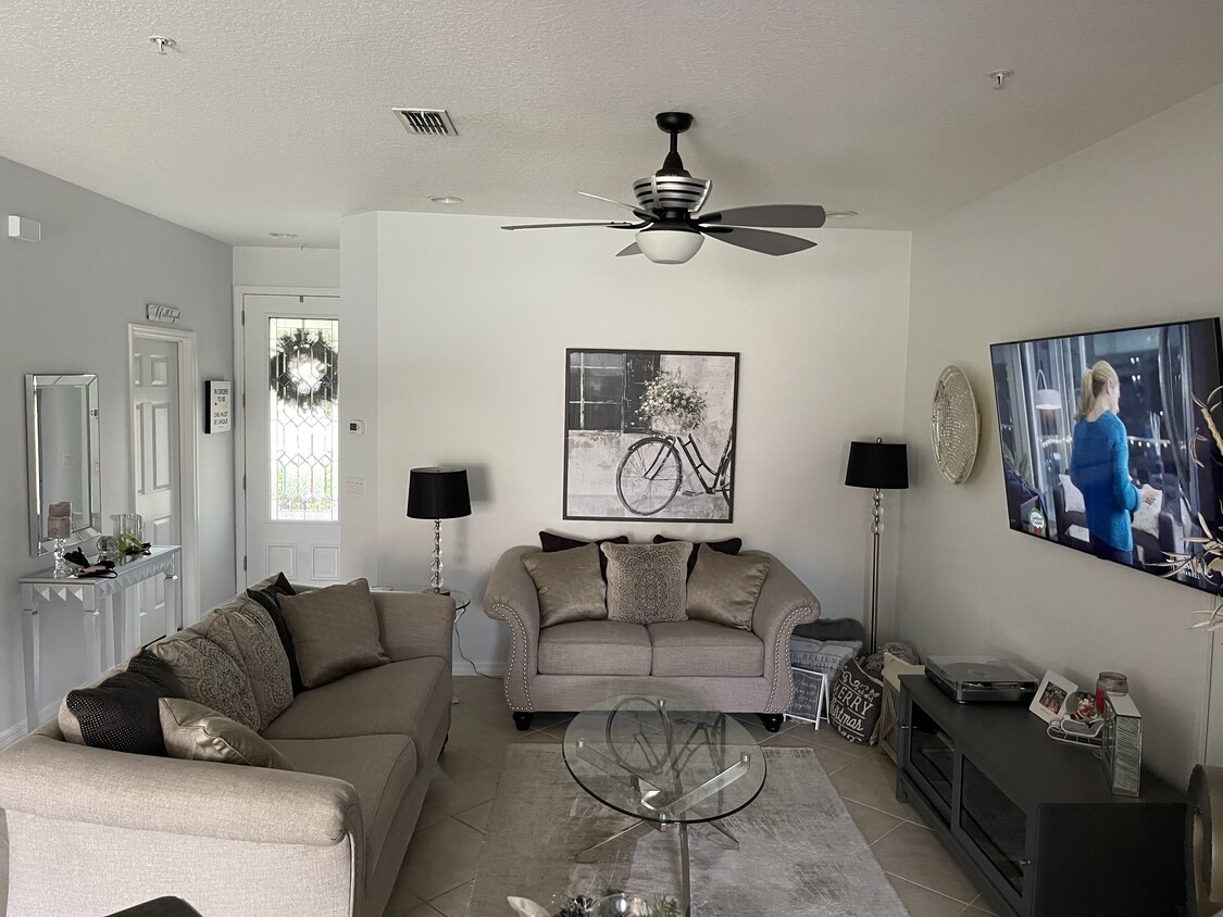 Primary Photo - 129 Canterbury Bell Dr