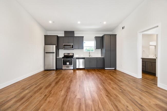 Building Photo - 1541 Ricardo Street, Unit 2