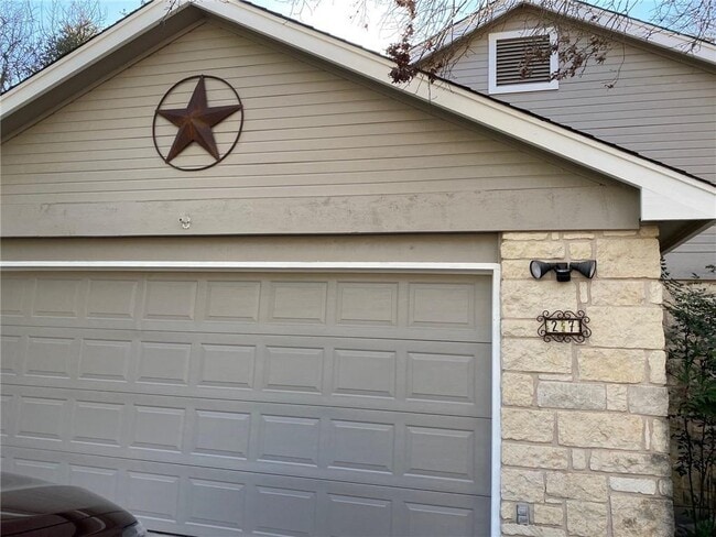 Building Photo - 27 Par View Dr