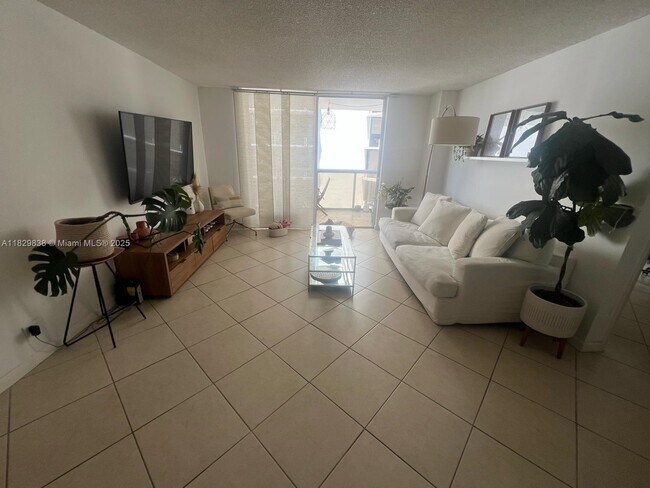 Foto del edificio - 6039 Collins Ave