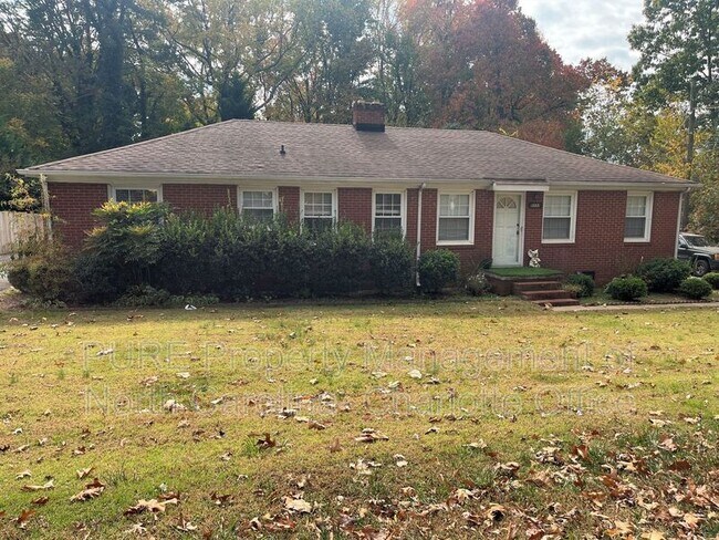 Building Photo - 5735 Oak Dr