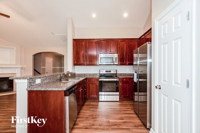 Foto del edificio - 2021 Sugarbush Dr