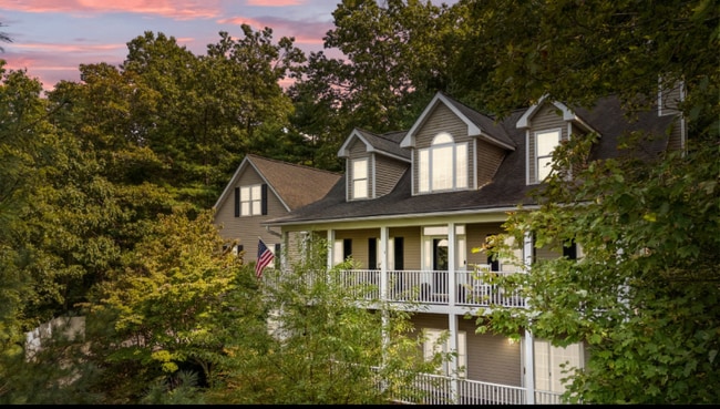 Building Photo - 42 Surrey Run