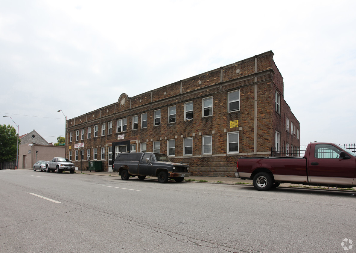 Primary Photo - Perry Place Apartments