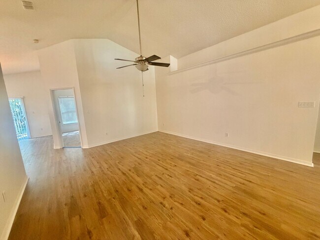 Foto del edificio - Longwood - 3 Bedroom, 2 Bathroom - $2,295.00