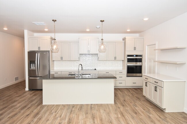 Built-in wall oven/microwave - 7026 67th St S