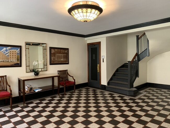 Foto del edificio - 2335 N Commonwealth Ave