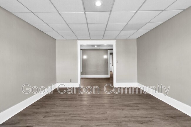 Foto del edificio - 1247 Hertel Ave