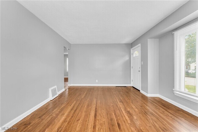 Building Photo - 138 Carroll Ave