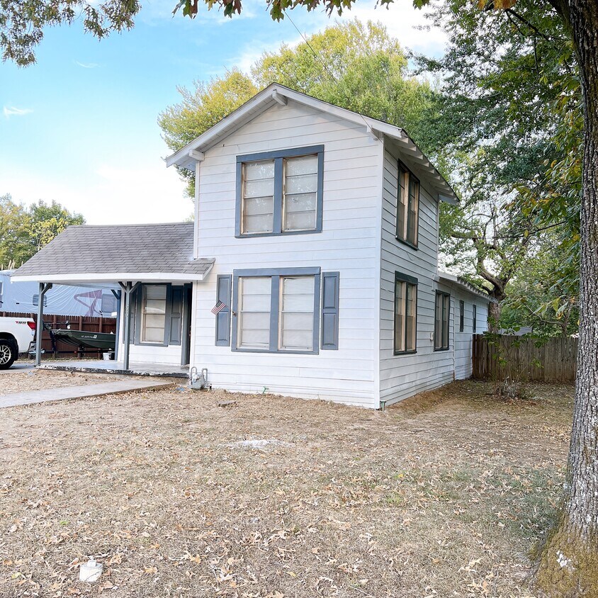 Primary Photo - 326 26th St NE