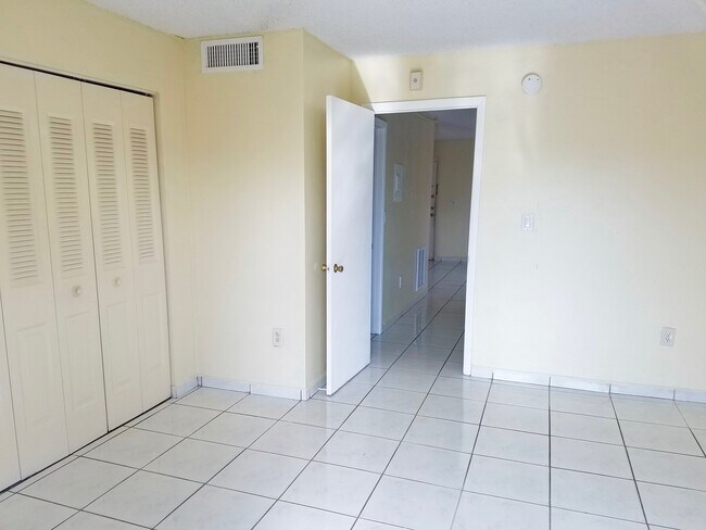 Foto del edificio - 7155 Miami Lakes Drive