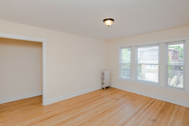 Building Photo - 2114 W Birchwood Ave