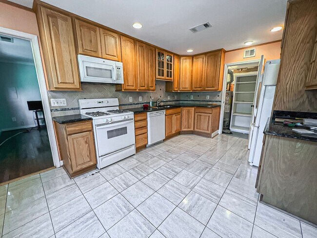 Foto del edificio - Cheerful 2 Bedroom 2 Bathroom with Spaciou...