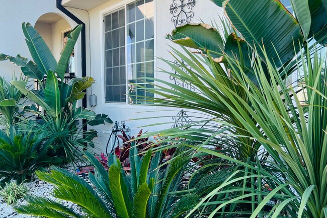 prosperouspropertiesla.com - 1746 W 71st St