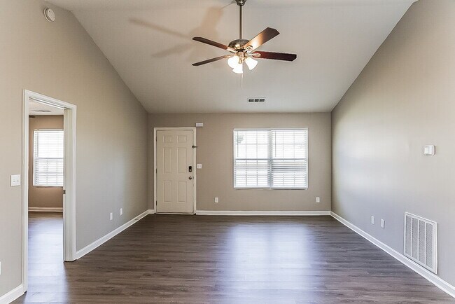 Foto del edificio - 6727 Mason Creek Rd