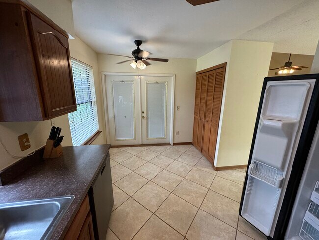 Building Photo - 1003 Chesterfield Cir