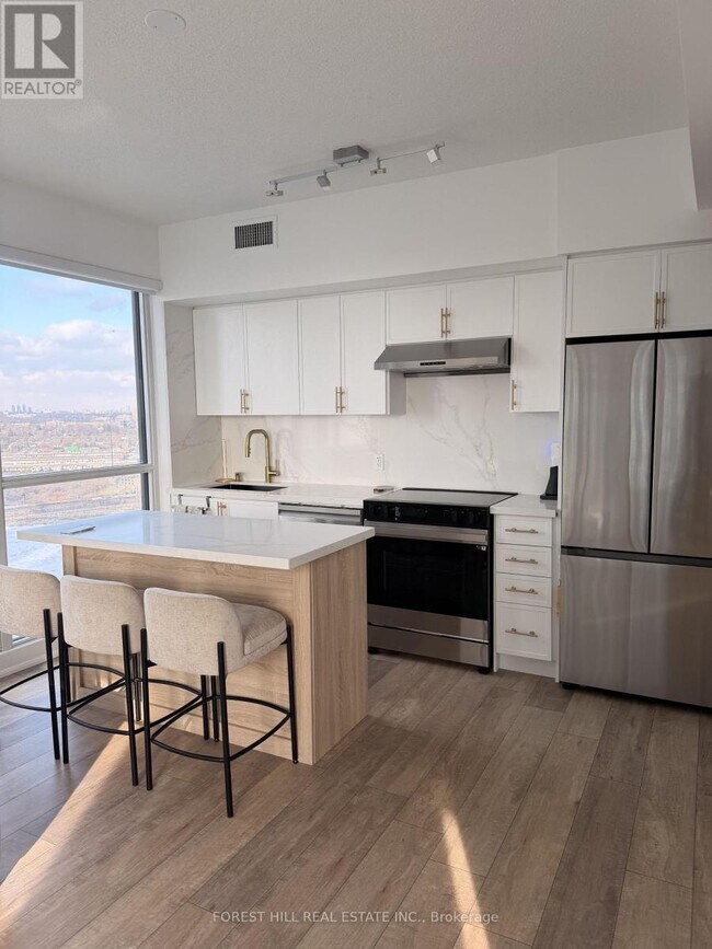 Photo du bâtiment - 2200 Lake Shore Blvd W